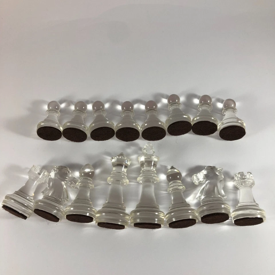 Juego de ajedrez epoxi de lujo. Tablero de ajedrez - Tablero de ajedrez epoxi hecho a mano marrón y transparente Foto 3 de 4