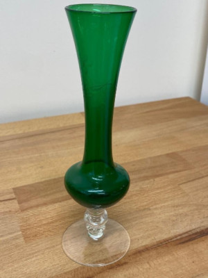 Grüne geätzte Blumen Kunst Knospe Vase Klarglas Stiel und Sockel Mid Century Vintage