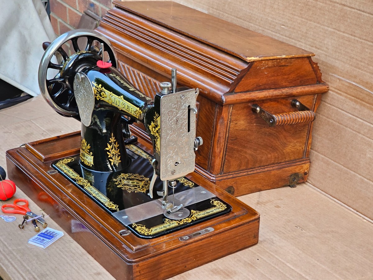 Beautiful Singer 28, 28K Hand crank Sewing machine | eBay