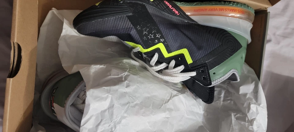 Nike Space Jam x LeBron 18 Low Bugs x Marvin Size 10 - Image 2 of 4