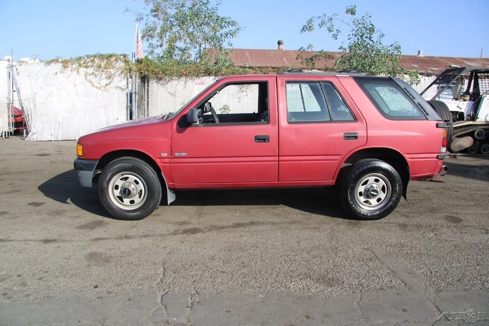 1996 Isuzu Rodeo  - Image 3 of 4