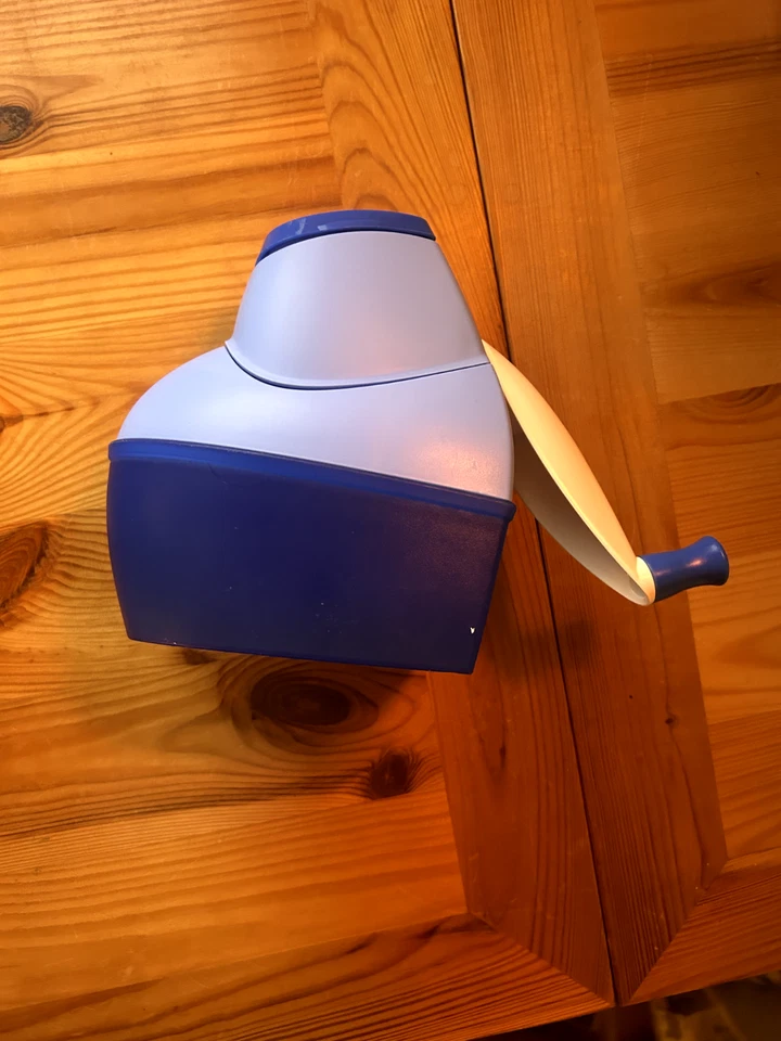 Tupperware Käsemühle Cheese Mill Mahl-Chef Reibe blau 1 Reibe