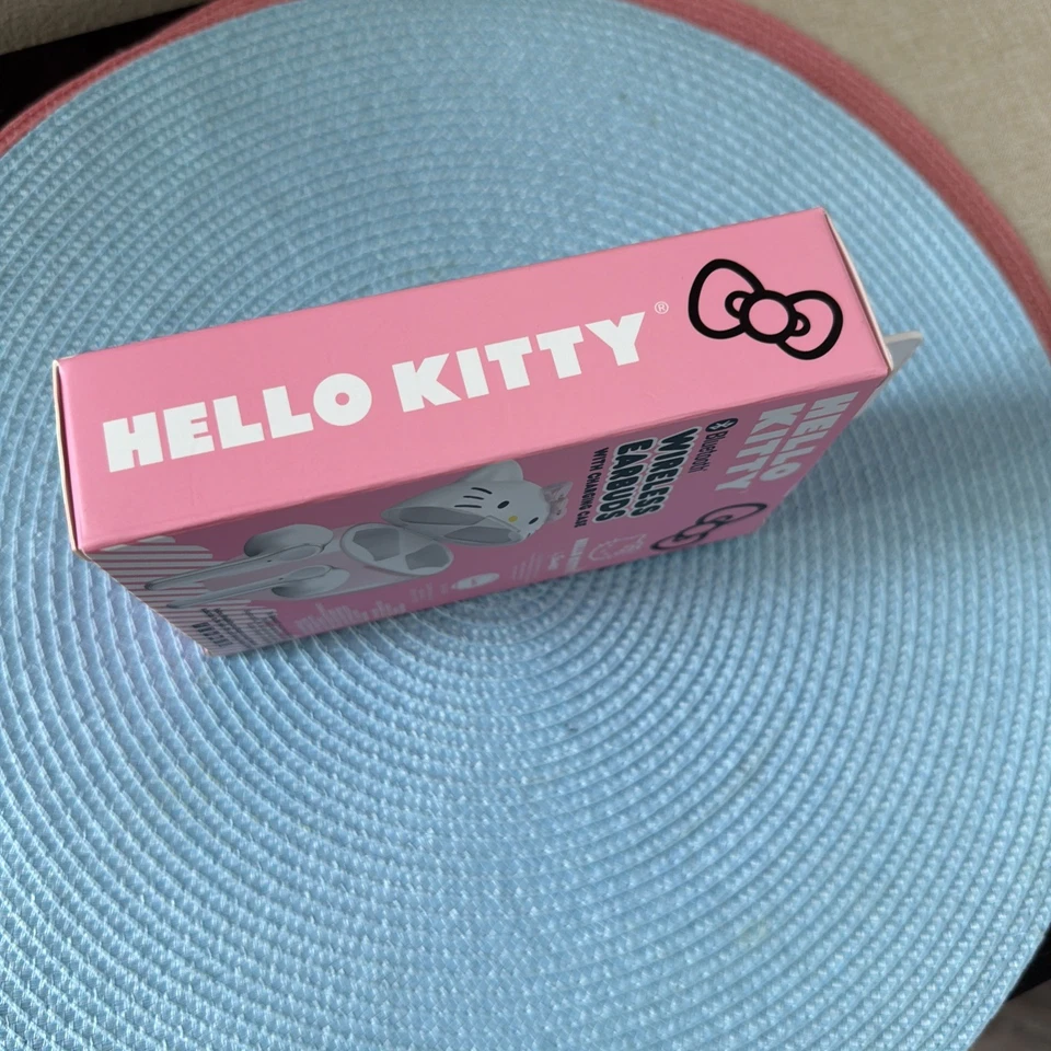 Беспроводные наушники-вкладыши Sanrio Hello Kitty Bluetooth с чехлом для зарядки. 708 - Изображение 3 из 4