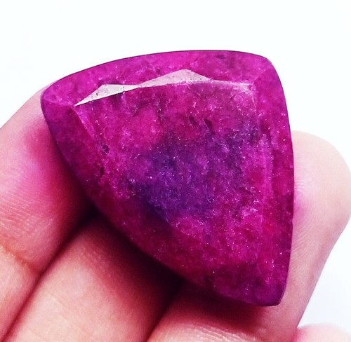 Corindon Rubis Naturel Brut 130,02 Carats - Pierre Précieuse Rouge, Certifiée GIL, Provenance Madagascar, Qualité Brute