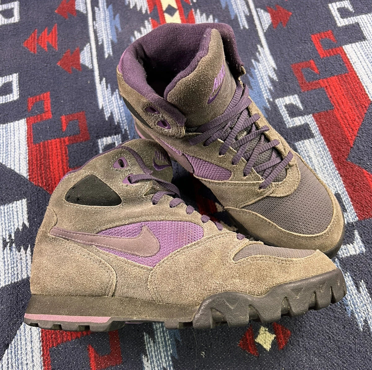 Nike walking hotsell boots womens