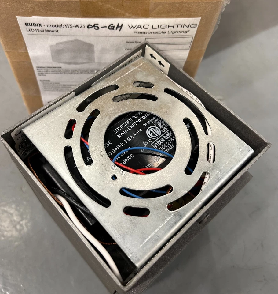 WAC  WS-W2505-GH 30W Rubix Up/Down LED Wall Mount, 3000K *open box - Image 2 of 4