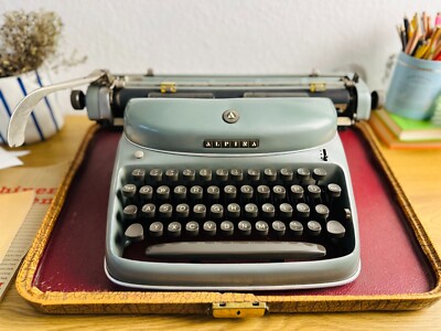 Alpina Office Typewriter   Vintage, Fully Functional, German-Made Classic typer