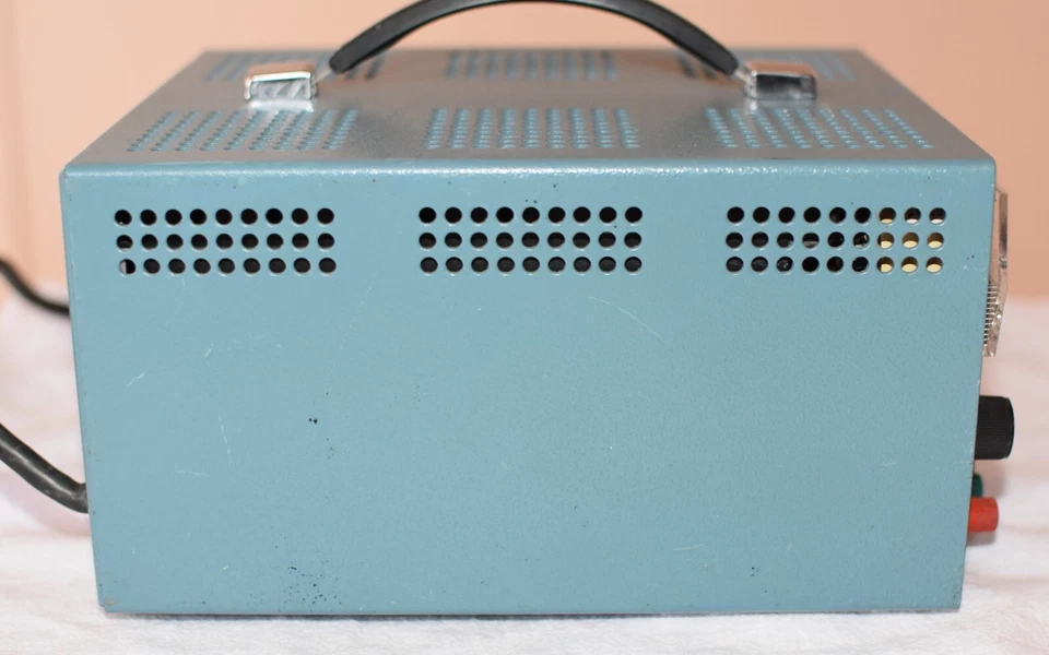 XANTREX/ANATEK 25-2D DUAL OUTPUT LABORATORY DC POWER SUPPLY, 2 X 0-25 V, 0-2 Amp - Image 4 of 4