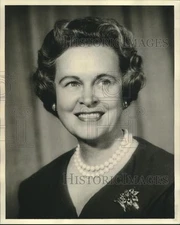 1960 Press Photo Mrs. Morgan J. Davis, Wife of Humble Oil Company President