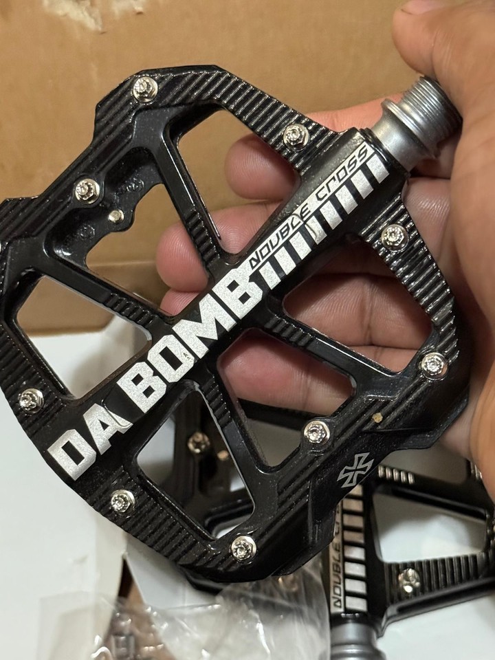 da-bomb-double-cross-mtb-bike-flat-pedals-9-16-black-cnc-alloy