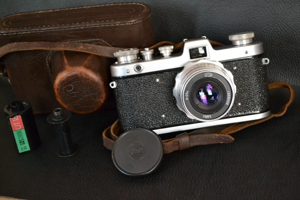 SERVIDO! Câmera rara FED Zarya (Zaria) telêmetro vintage 35mm Industar-26M - Imagem 2 de 4