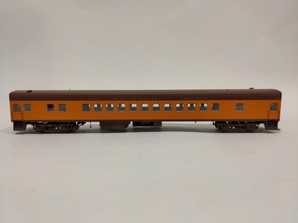 HO Fox Valley Models Milwaukee Road Coach Passenger Car Hiawatha MILW 4404 - Image 2 of 4