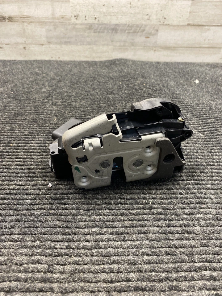 Motor actuador de bloqueo de puerta delantera Ford OEM 11-18 Fiesta AE8Z-5421813-D Foto 3 de 4