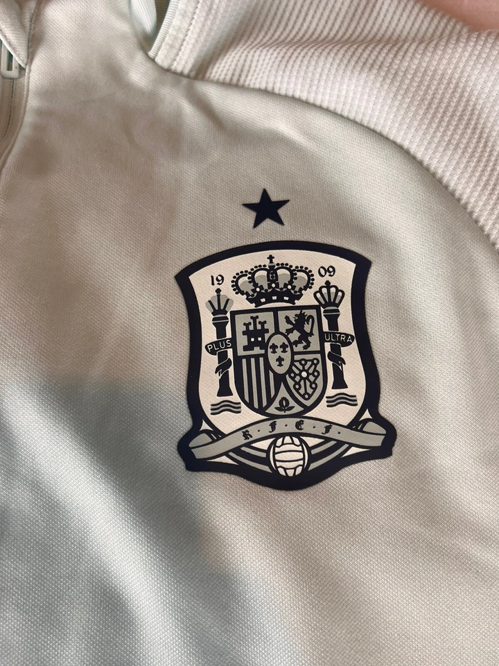 Spain 1/2 Zip Midlayer Size L - Good Condition - Image 2 of 4