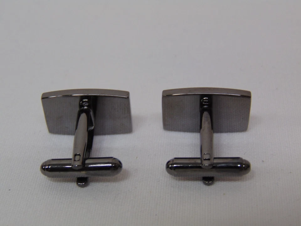 Gemelos Geoffrey Beene Silvertone en caja medalla hombre pulido negro inoxidable Foto 3 de 4