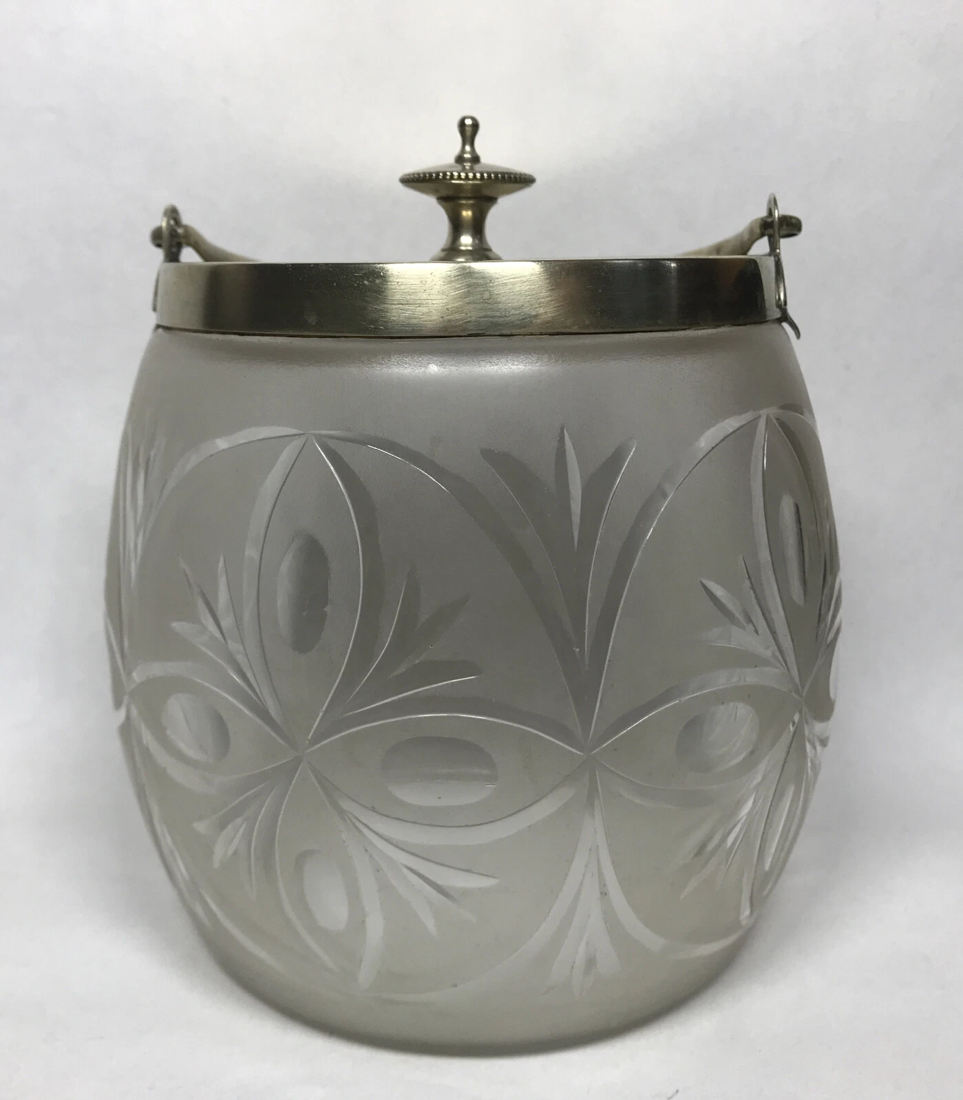 Vintage Frosted Glass Etched Design Biscuit Jar Silver Plates Lid Handle
Opens in a new window or ta