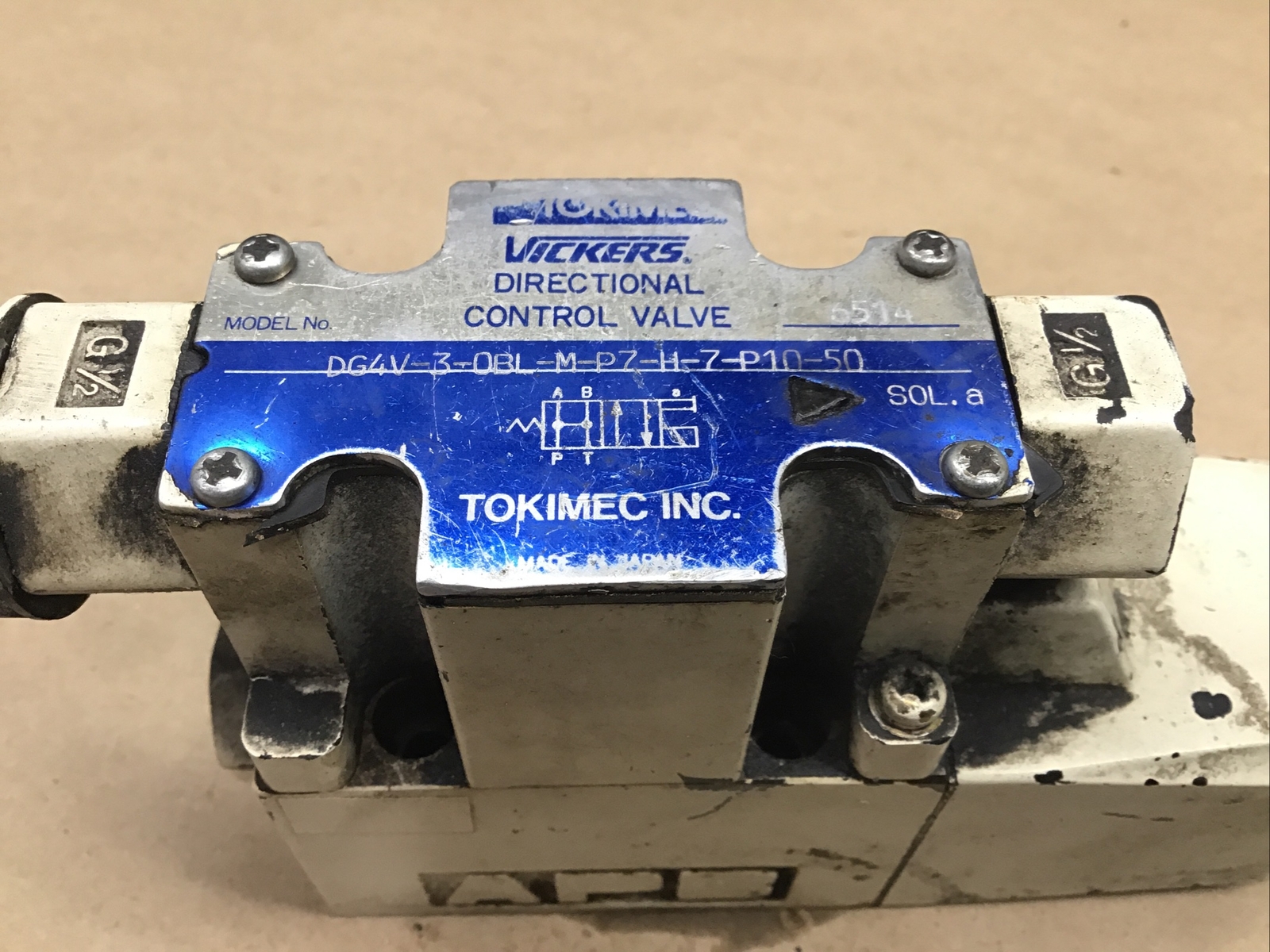 VICKERS DIRECTIONAL CONTROL VALVE DG4V30BLMP7H7P1050 TOKIMEC