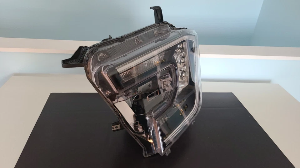 Faro LED lateral izquierdo Ford Ranger N1WB-13E017-FA usado OEM 2024-2025 Foto 3 de 4