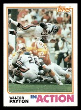 1982 Topps Football Card #303 In Action Walter Payton