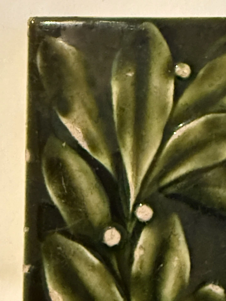 "Azulejo de mayólica antiguo esmalte de mayólica verde en relieve 6""" Foto 3 de 4