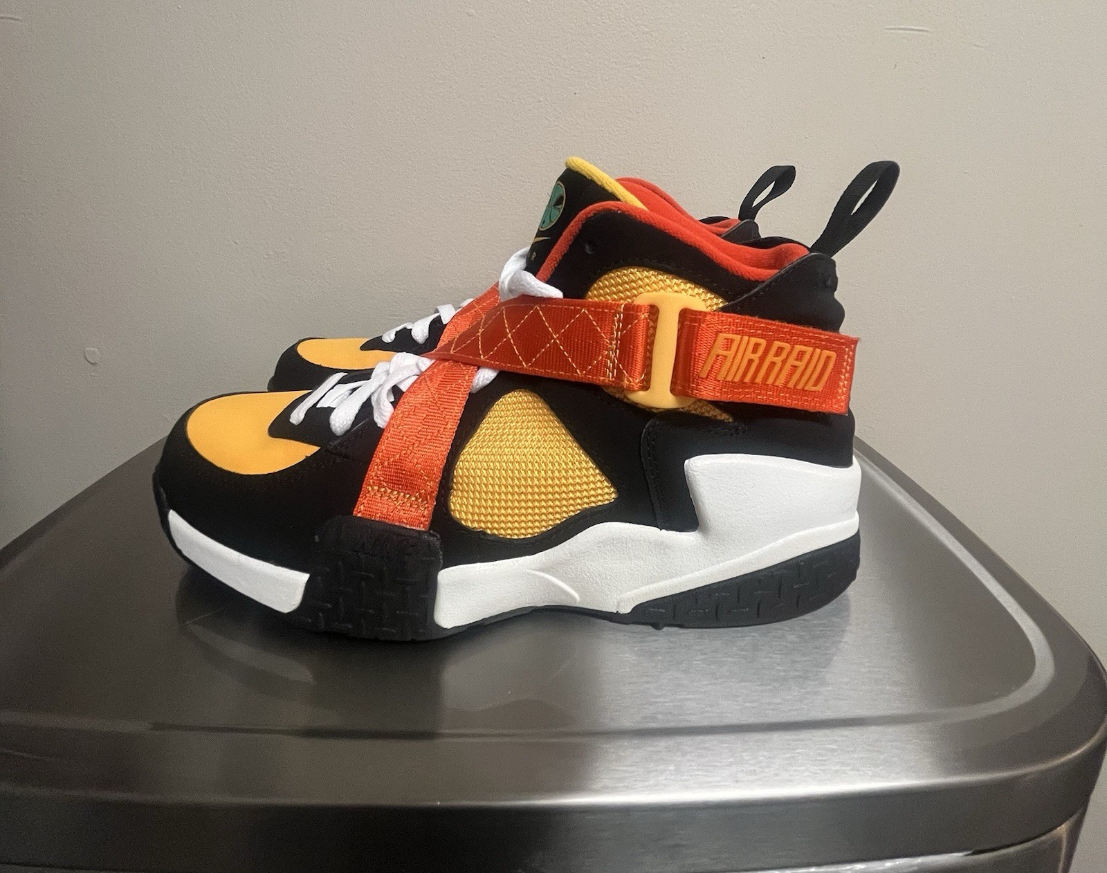 SAOLA Nike Air Raid Roswell Raygun scarpe da ginnastica basket nere arancioni da uomo taglia 7 5