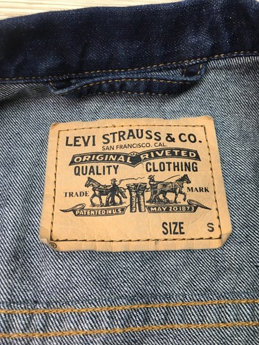 Levi’s Trucker Jean Jacket Women’s Size Small Dark Blue Denim Button Up Shacket - Picture 3 of 6