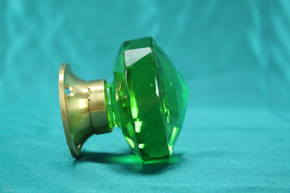 Perilla de puerta de vidrio verde vintage con corte de diamante | Elegante hogar estilo victoriano Foto 2 de 4