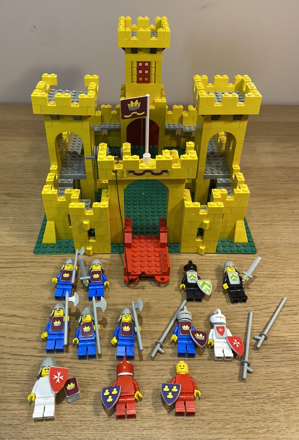 Vintage LEGO 375 Yellow Knights Castle with all knights