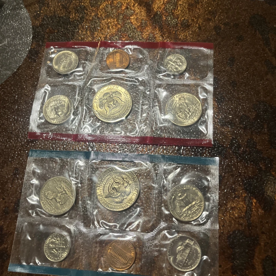 Vintage 1979 US Mint Set w/Envelope 2 SBA CuNi Clad $1's P&D - Image 2 of 2