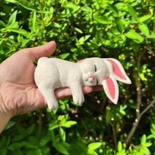 Schlafende Hasenfigur niedliches Design mini Auto Dekoration f&uuml;r Hasenliebhaber