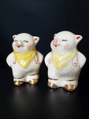 Vintage Shawnee Pottery Smiley Pig Salt & Pepper Shakers Gold Leaf Accents SP92