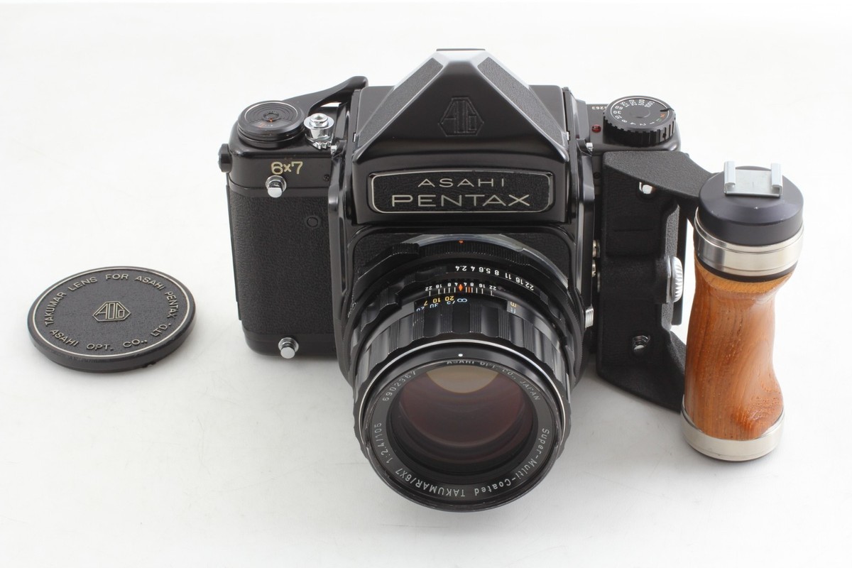 NearMINT w/Grip] Pentax 67 EyeLevel w/SMC Takumar 105mm f/2.4 Lens