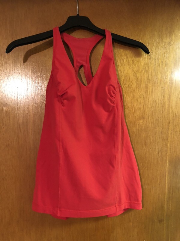 Lululemon Shirt Womens Medium Red Sleeveless Lightweight Outdoors Gym Ladies
