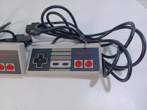 Set of 2 Original Nintendo NES Official Game Controllers NES-004 - Picture 3 of 8