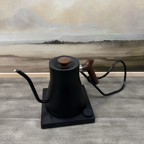 Hervidor eléctrico Williams Sonoma Fellow Stagg ECG nogal negro leer