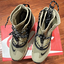 Nike Men s Huarache High Top Sneakers Beige/B...