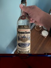 Botella de licor de brandy de uva recta Mogen David California cuarto de galón