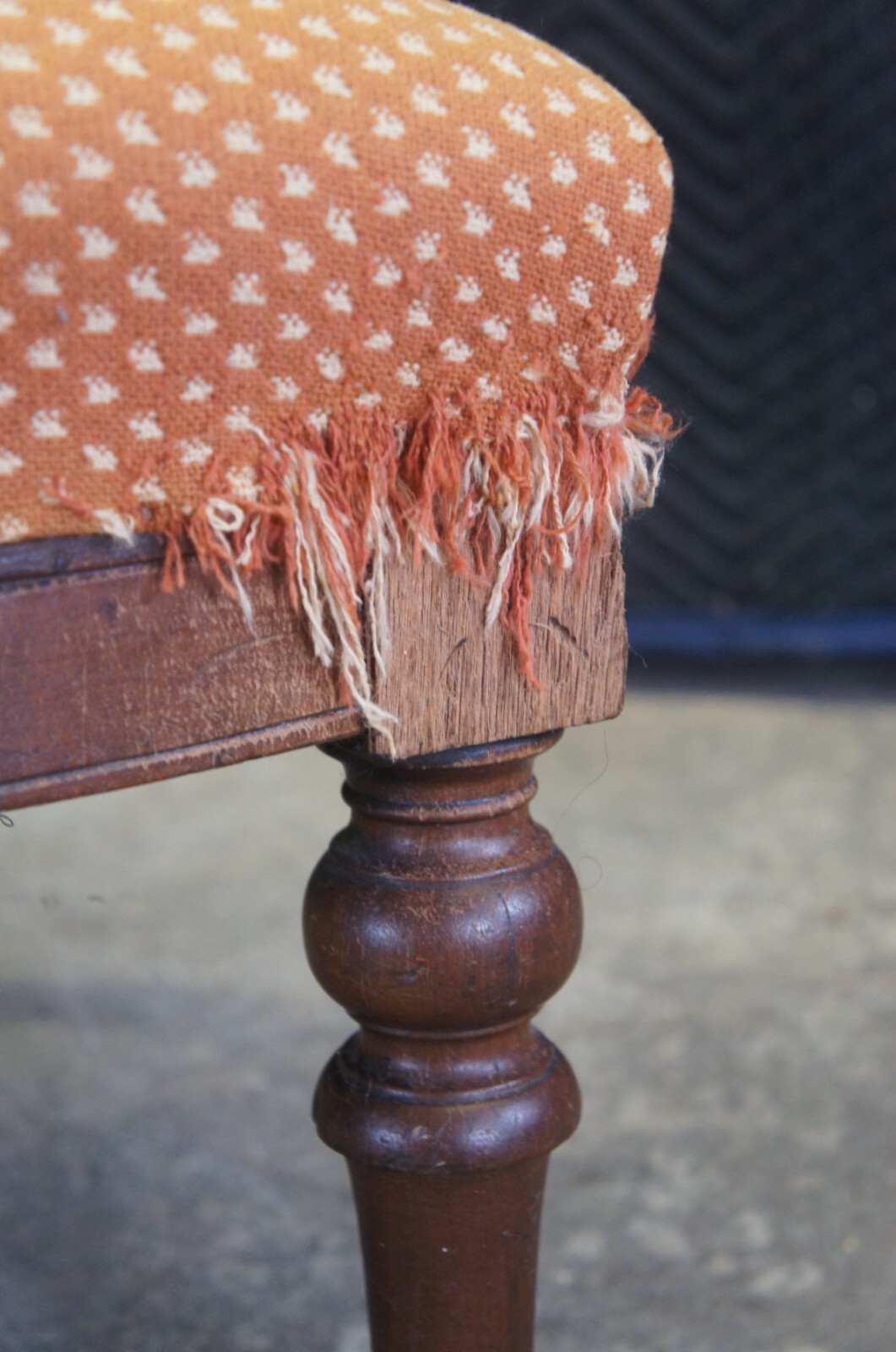 Antique Victorian Eastlake Carved Walnut Gentlemans Parlor Fauteuil Arm Chair
