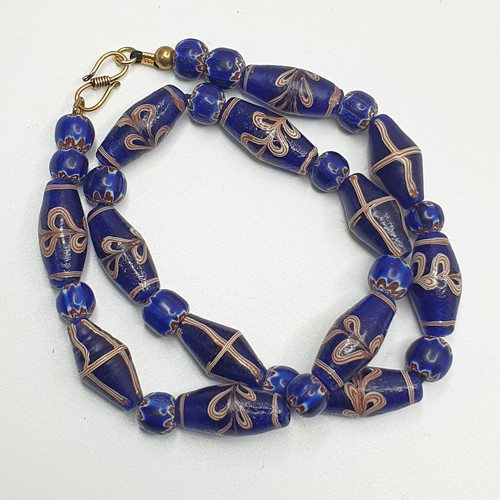 Stunning Vintage Blue Floral Beaded Necklace with Chevron Beads - Picture 3 of 15