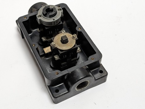 Vintage CUTLER-HAMMER K608173A Push Button Station (USED). - Picture 15 of 15