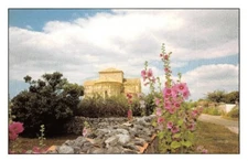 TALMONT SUR GIRONDE - Hopper roses and the church