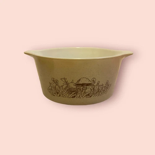 Vintage Pyrex Forest Fancies Tan Mushroom 1 Quart Casserole Dish 473-B No Lid