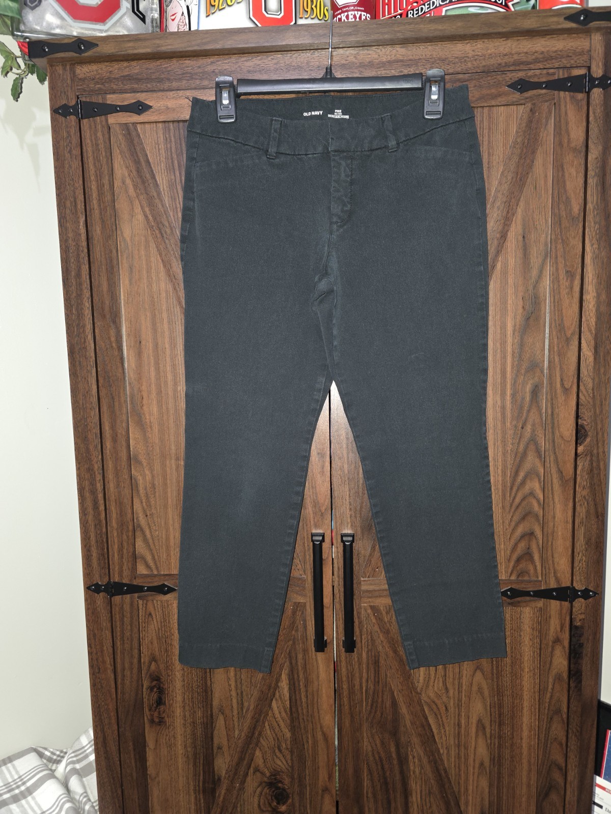 OLD NAVY Women's Solid Black Mid-Rise Pixie Skinn… - image 1