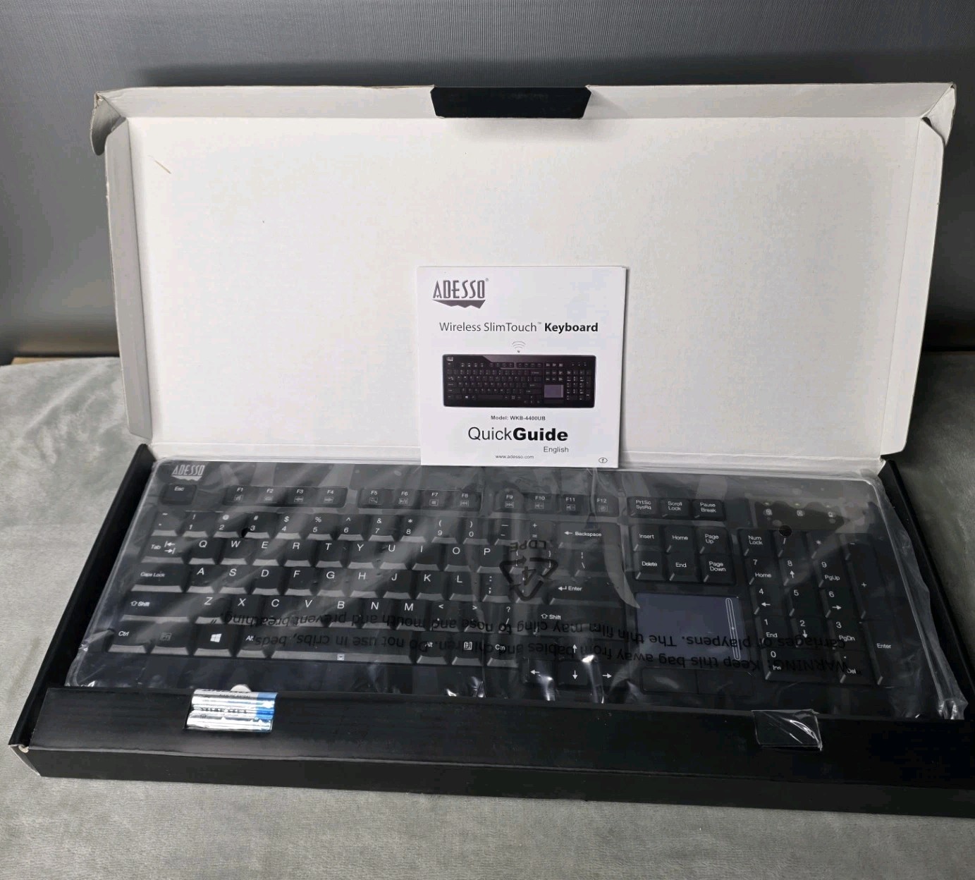 Adesso WKB-4400UB SlimTouch 4400 Wireless Keyboard w/ Touchpad 2.4GHz USB