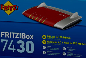 Fritz Box 7430 mit Anschlusskabeln und Netzteil