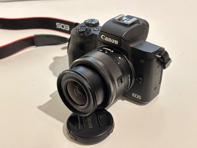 Canon EOS M50 24,1MP Spiegellose Systemkamera - Schwarz (EF-M 15-45mm f 3.5-6.3)