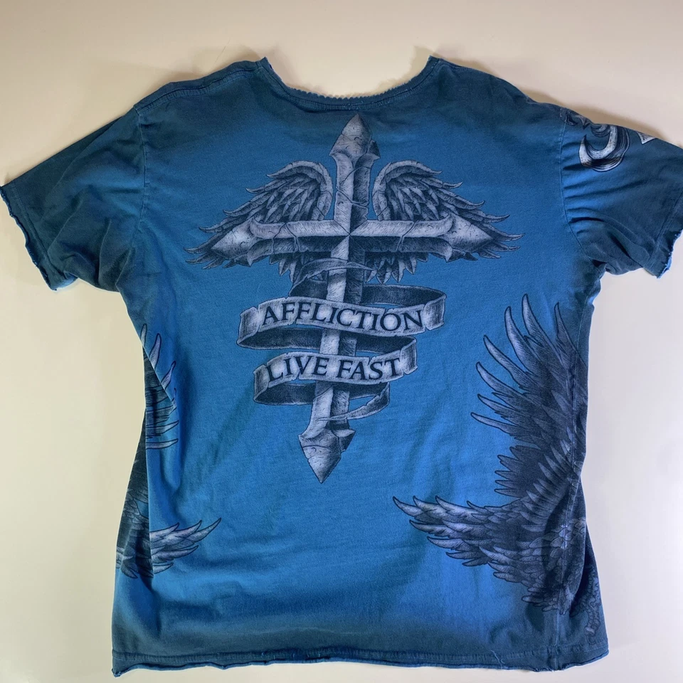 Camiseta Vintage EUA Affliction Live Fast Distressed GRANDE AZUL Rara Htf Y2k - Imagem 4 de 4
