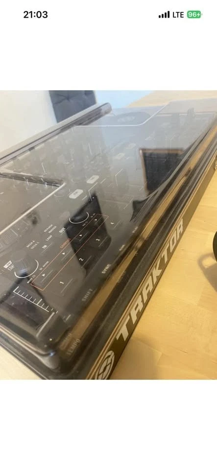 Native Instruments Traktor Kontrol S4 MK2 DJ-Controller - Schwarz - Bild 4 von 4