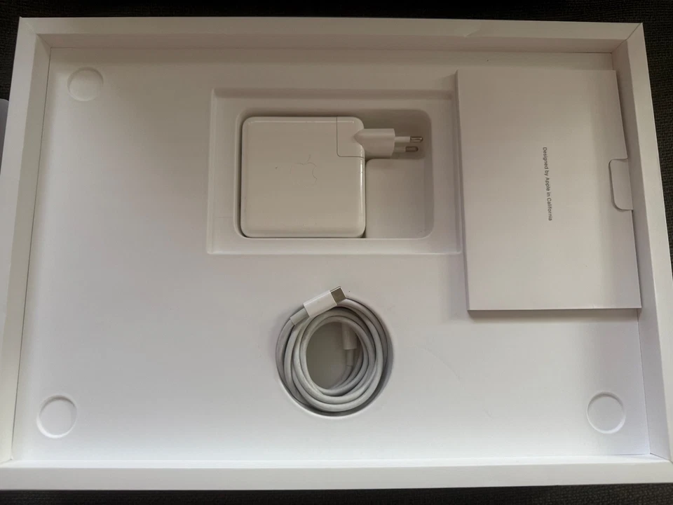 Apple MacBook Pro A2141 16 Zoll (1TB SSD, Intel Core i7-9750, 2,60GHz, 32GB RAM, - Bild 3 von 4