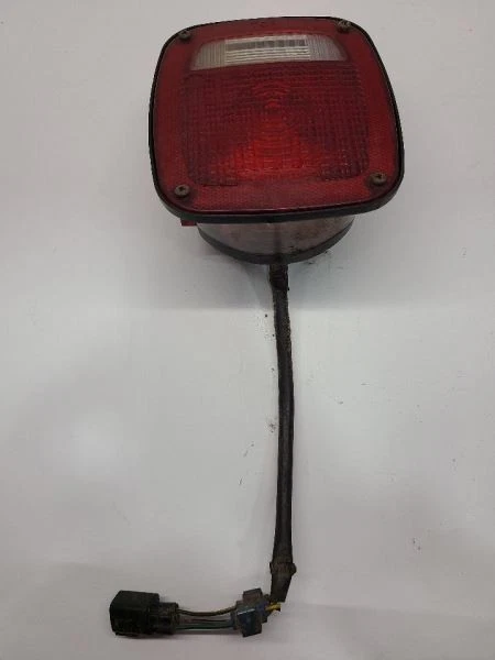 98-06 JEEP WRANGLER LEFT DRICER SIDE TAIL LIGHT LH OEM - Image 2 of 4